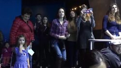 Santa Claus buzo divierte a los niños en San Francisco Instructional Video