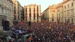 CLEAN : Barcelona: separatists celebrate on Sant Jaume square News Clip