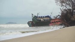 aground boat Stock Footage