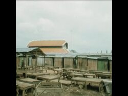 SYND 28 2 75 ROCKET ATTACK IN PNOM PENH News Clip