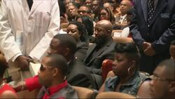 Estrellas, figuras politicas, acuden a funeral de joven baleado en Missouri News Clip