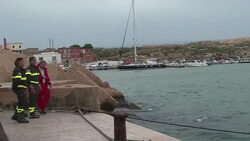 CLEAN : First diver to inspect Lampedusa boat wrec News Clip