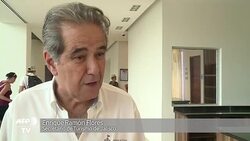 VOICED : Mexico: Llovizna a la espera de poderoso Huracan Patricia News Clip