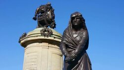 Shakespeare and Lady Macbeth bronze statues. Stock Footage