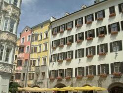 WS PAN Herzog Friedrich Strasse with baroque Helblinghaus on left ending at the Golden Roof (German: goldenes Dachl), finished in the year 1500 Stock Footage