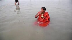 CLEAN : Thousands of Hindus gather to take holy dip in the Ganges News Clip