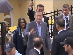 Erdogan and Gul vote in referendum, S poll closes News Clip