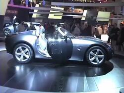 2005 Pontiac Solstice montage Stock Footage