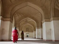 LS Women in colorful Saris walking a corridor on the grounds of Sikandra/ Agra, Uttar Pradesh, India Stock Footage