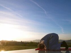 HD: Muslim Performing Sujud Stock Footage