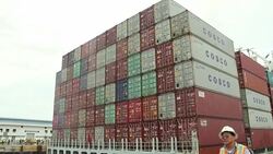 CLEAN : A cargo ship in the expanded Panama canal as a test News Clip