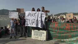 VOICED : Llegan a Turquia primeros migrantes expulsados tras pacto News Clip