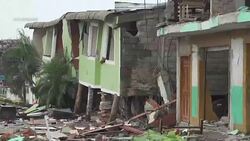 VOICED : Dos sismos en Ecuador dejan un muerto y 85 heridos News Clip