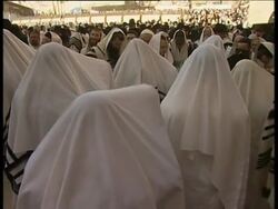 Orthodox Jews gather for priestly blessing News Clip