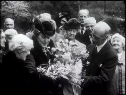 MRS CHAMBERLAIN AT ACTOR'S HOME - News Clip