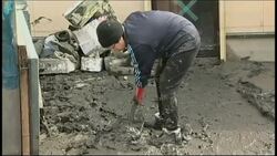 Residents start clearing debris, filling sandbags to protect against tide Instructional Video