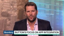 Are Offline Players Understanding Online Retailing? News Clip