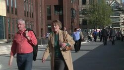 CLEAN : Unusually warm weather blankets southern England News Clip