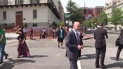 VOICED : Aislan la Casa Blanca brevemente por tiroteo News Clip