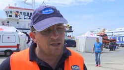 387 rescued migrants arrive in Augusta Instructional Video