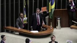 VOICED : Defensa de Rousseff pide a diputados anular impeachment News Clip