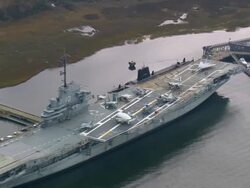 MS AERIAL ZI Shot of people roaming at USS Yorktown Museum / South Carolina, United States Stock Footage