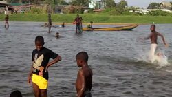 CLEAN : Liberians head to the beach to celebrate the end of Ebola News Clip