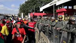 CLEAN : Chavez supporters mourn for him News Clip