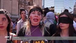 VOICED : El violador eres tu el potente mensaje feminista de Chile se extiende al mundo News Clip