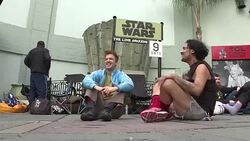 VOICED : Los fans ya se preparan para el estreno de Star Wars News Clip