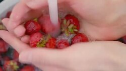 woman washes strawberries Stock Footage