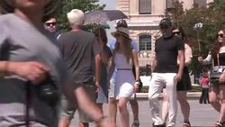 CLEAN : Sweating by the Seine: Heatwave hits Paris News Clip