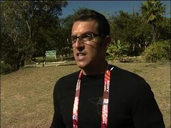 Portuguese photographer robbed at gunpoint, 2 others robbed News Clip