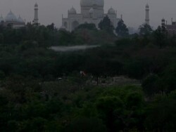 WS TU Taj Mahal at Dusk / Agra, India Stock Footage