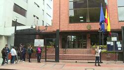 CLEAN : Colombians react to Spain's political crisis News Clip