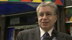 As new of Robin Williams' death spread Tuesday morning, New Yorkers on Broadway expressed their grief in the actor's passing. (Aug. 12) News Clip