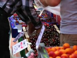 CU Sell of cherries on open market Stock Footage