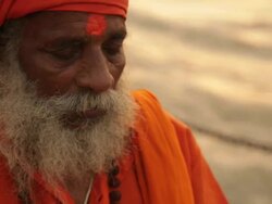 Sage worshipping at riverbank, Ganges River, Haridwar, Uttarakhand, India Stock Footage
