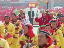 MS Villagers performing gongs and drums in traditional festive folk celebration or carnival during chinese spring festival  AUDIO  / xi'an, shaanxi, china Stock Footage