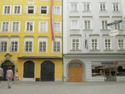 WS Mozart's birthplace, the yellow building (Getreidegasse 9) Stock Footage