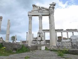 HD: Pergamum-Turkey &quot;Temple of Trajan&quot; Stock Footage