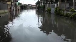 CLEAN : Cameroon residents battle floods News Clip