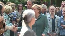 VOICED : Merkel y su clase de historia News Clip