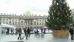 CLEAN : Londoners flock to picturesque ice rink News Clip