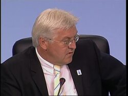 WRAP Family photo; Steinmeier on climate, Kyoto; FM's board train News Clip