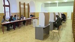 CLEAN : Slovakias Fico set for victory in EUs anti refugee east News Clip