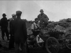 B/W 1905 group of men pushing man in race car up hill in car race on Pike's Peak / documentary Stock Footage