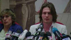 CLEAN : Amanda Knox ex lover throws doubt on her murder alibi News Clip