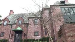 CLEAN : Obamas Ivanka could soon be neighbors in DC News Clip