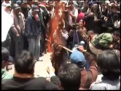 Thousands march to show support for President Morales Instructional Video